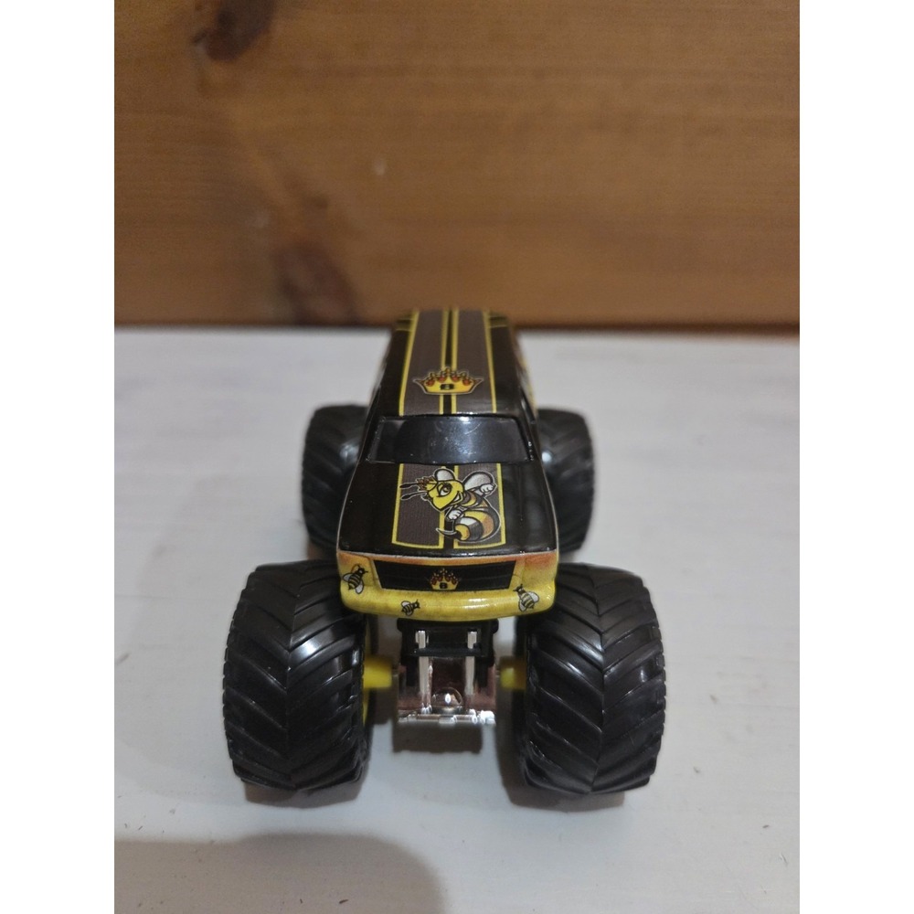 Spin Master Monster Jam QUEEN BEE DANGER DIVAS Truck 1:64